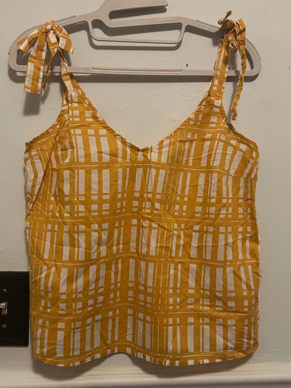 Universal Thread Yellow Geometric Pattern Top - Size XS